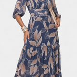 Aísha Vestido Largo Floral con Corte Fluido y Motivo de Hojas