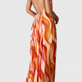Remi Vestido Maxi Halter con Estampado Ondulado y Trenzado Elegante